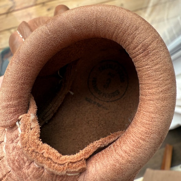 Freshly Picked moccs 3C VGUC - Picture 4 of 4